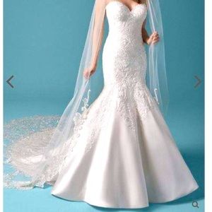 Maggie Sottero size 16 never altered never worn brand new